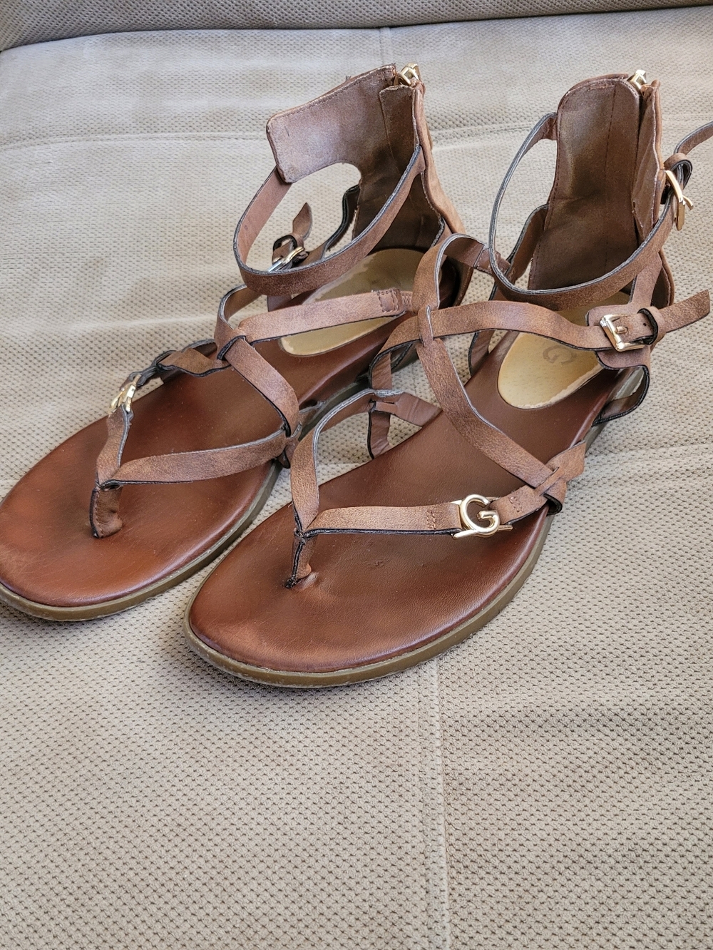Vintage Guess Flat Brown sandal With G Logo Rear Zipper